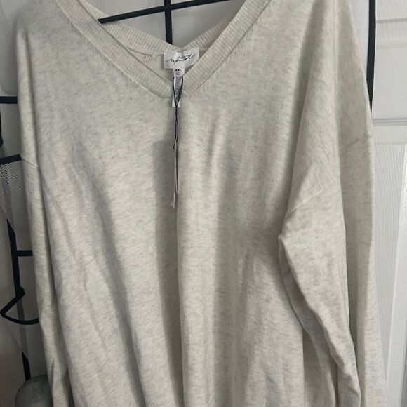 Eco Yarn V-Neck Sweater - Picture 1 of 3